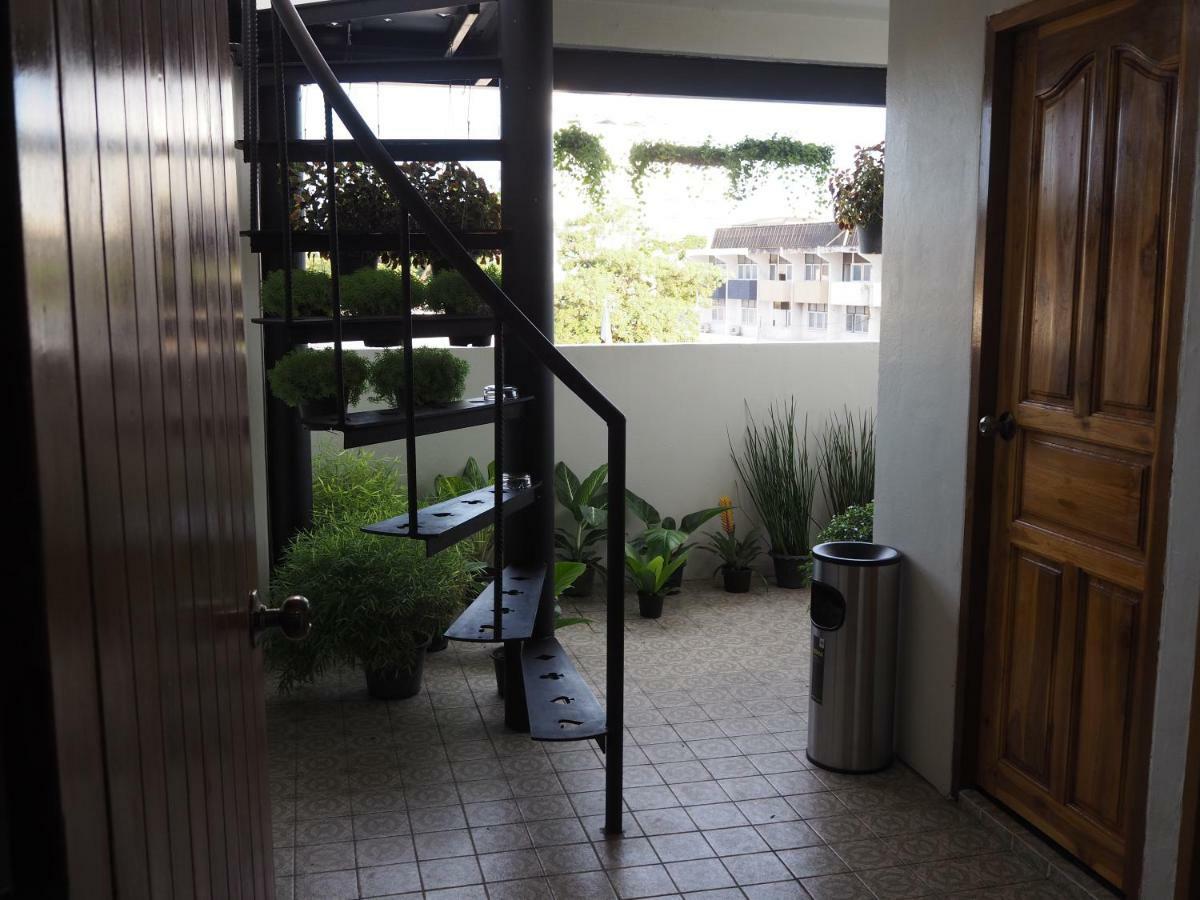 Apartamento Boonnark Bed Night Bazaar No Car Parking Chiang Mai Exterior foto