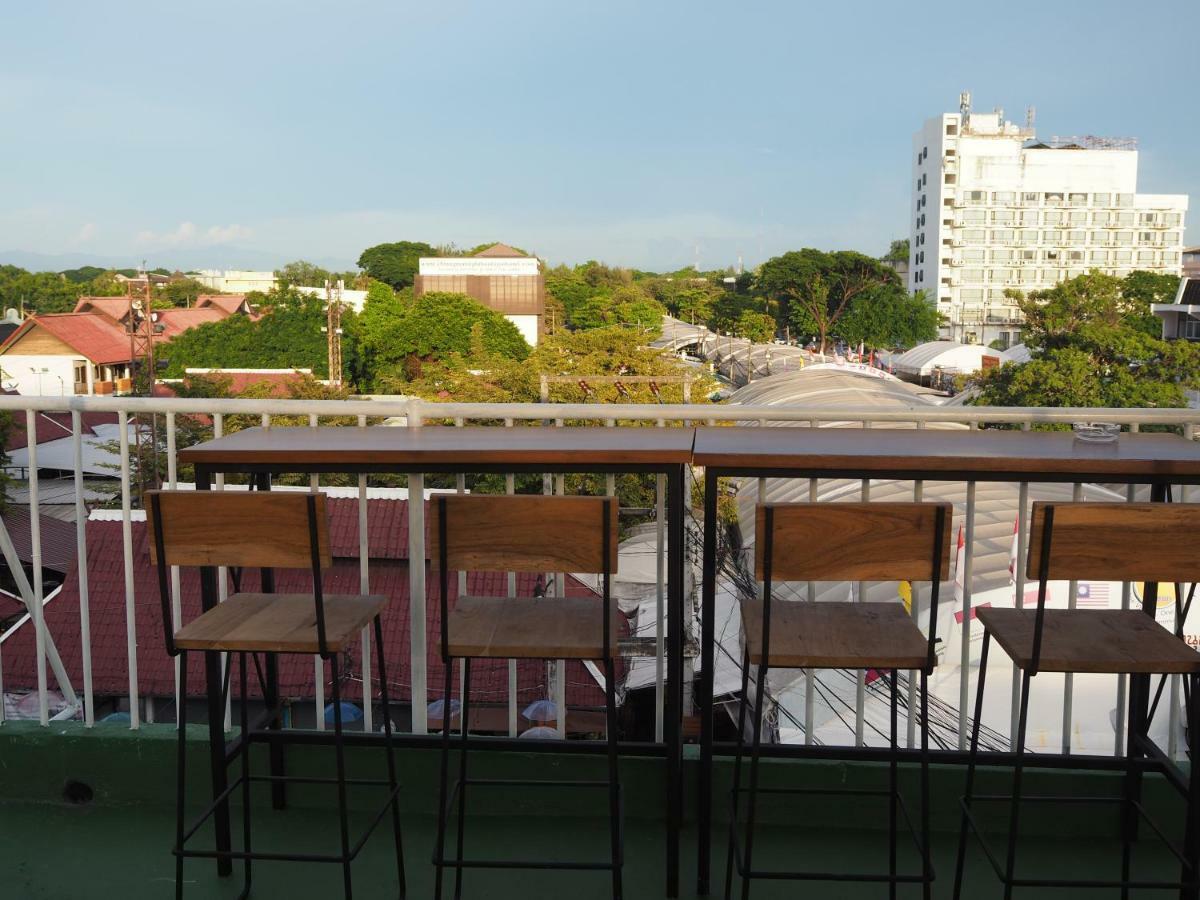 Apartamento Boonnark Bed Night Bazaar No Car Parking Chiang Mai Exterior foto