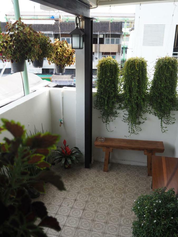 Apartamento Boonnark Bed Night Bazaar No Car Parking Chiang Mai Exterior foto